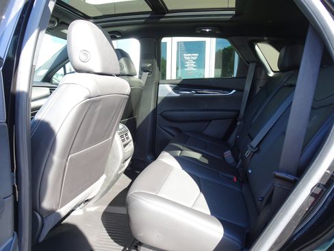 Used 2024 Cadillac XT5 Premium Luxury w/ LPO, Floor Liner Package AWD/4WD image 15