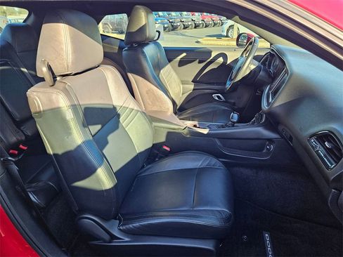 Used 2015 Dodge Challenger SXT w/ Driver Convenience Group image 33