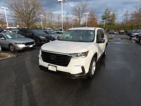 Certified 2023 Honda Pilot LX image 1