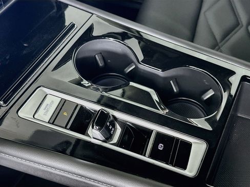 Used 2025 Volkswagen Atlas SE FWD image 24