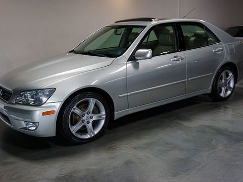 Used 2002 Lexus IS 300 image 3