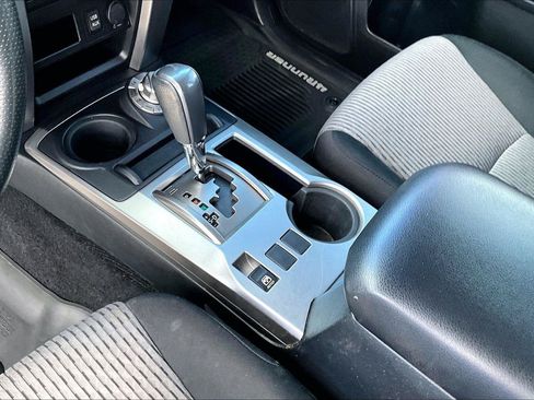 Used 2018 Toyota 4Runner SR5 AWD/4WD image 16