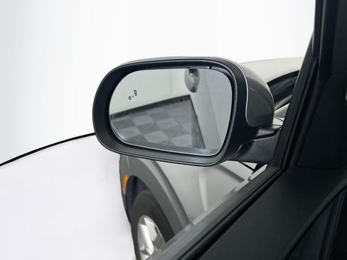 Used 2025 Kia Soul LX w/ LX Technology Package FWD image 16