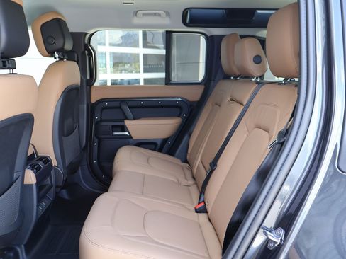 New 2026 Land Rover Defender 110 X-Dynamic SE image 18
