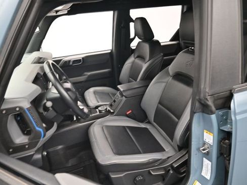 Used 2022 Ford Bronco Black Diamond image 11