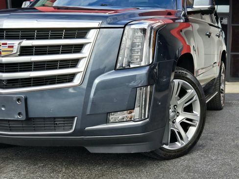 Used 2019 Cadillac Escalade Luxury image 3