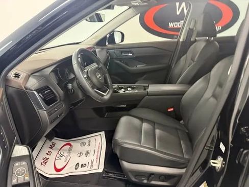 Used 2023 Nissan Rogue SL w/ SL Premium Package image 9