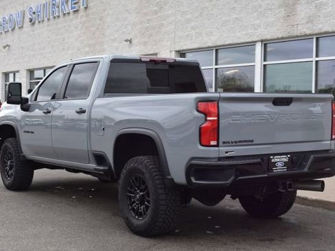 Used 2025 Chevrolet Silverado 2500 ZR2 w/ Technology Package AWD/4WD image 9