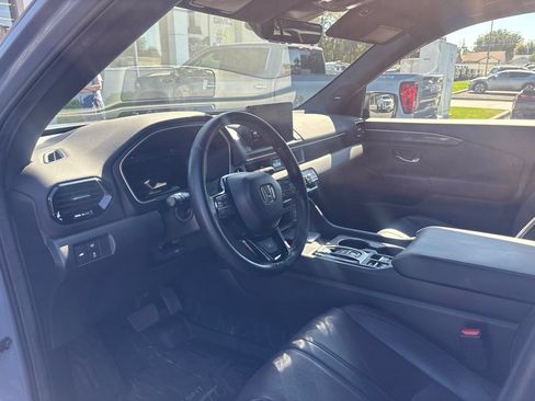 Used 2025 Honda Pilot Black Edition image 14
