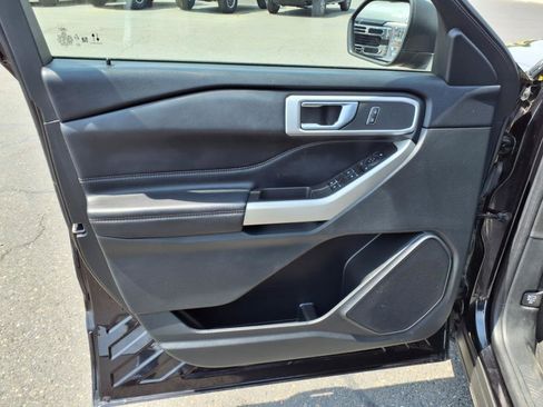 Certified 2022 Ford Explorer XLT w/ Equipment Group 202A image 16