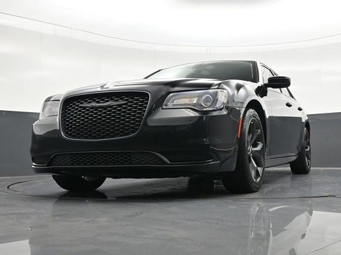Used 2023 Chrysler 300 Touring w/ Sport Appearance Package image 32