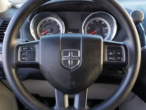 Used 2018 Dodge Grand Caravan SE w/ UConnect Hands-Free Group image 23