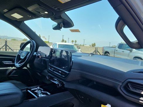 Used 2025 Chevrolet Silverado EV LT w/ LT Premium Package image 28