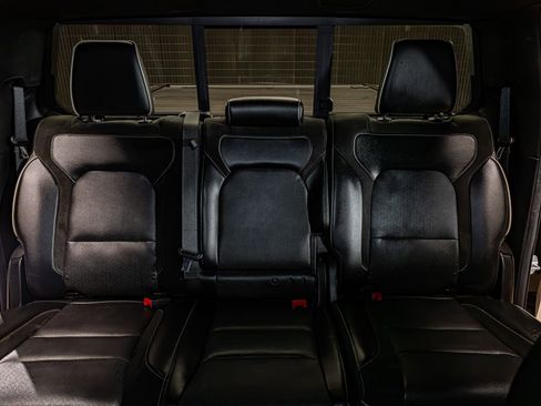 Used 2019 RAM 1500 Laramie AWD/4WD image 25