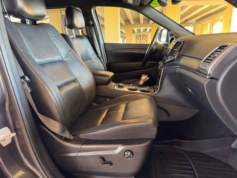 Used 2019 Jeep Grand Cherokee Limited image 27