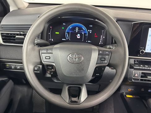 Used 2025 Toyota Camry LE image 23