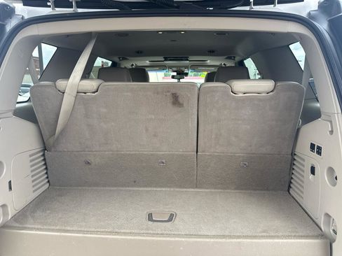 Used 2017 Cadillac Escalade Luxury AWD/4WD image 8