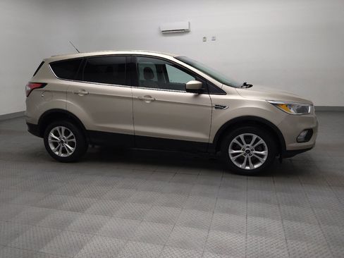 Used 2017 Ford Escape SE w/ SE Cold Weather Package FWD image 11