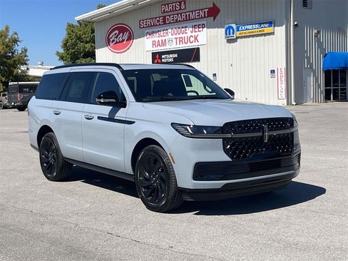 New 2025 Lincoln Navigator Reserve w/ Jet Appearance Package image 7