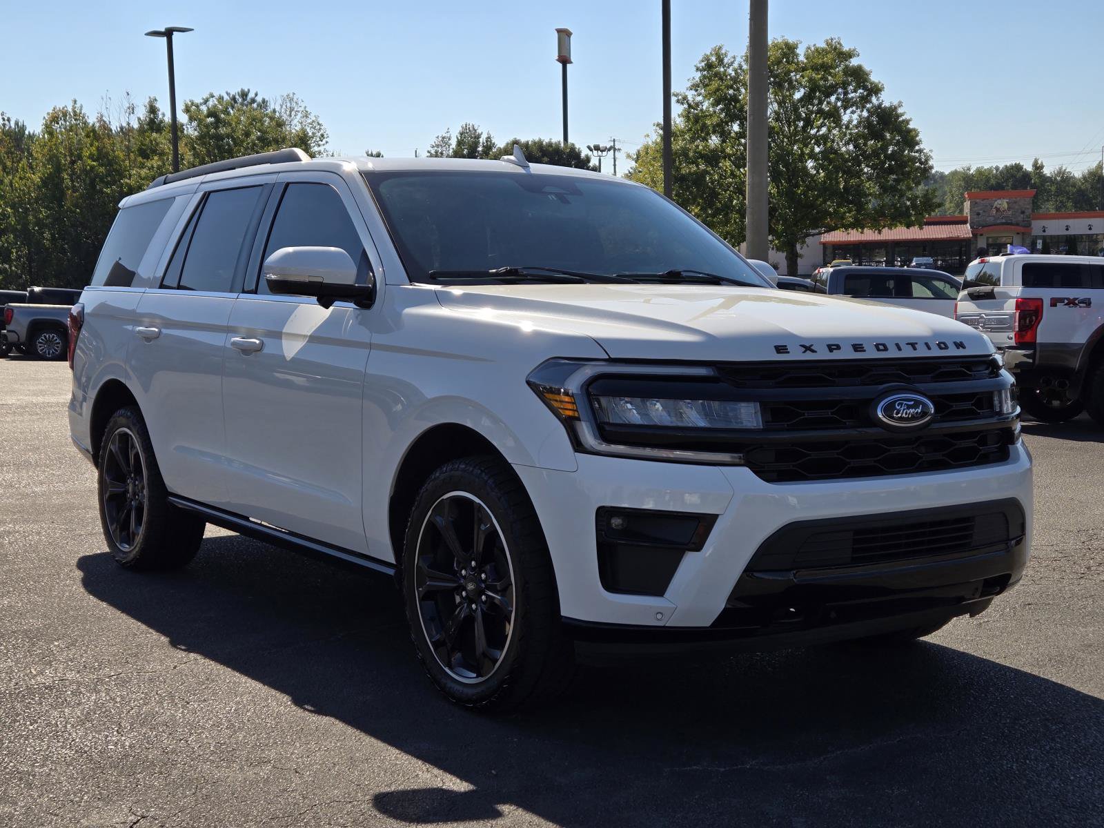 Used 2022 Ford Expedition Limited AWD/4WD image 6