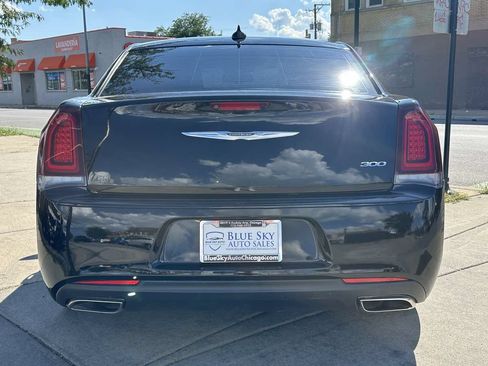 Used 2019 Chrysler 300 Touring w/ Sport Appearance Package RWD image 6