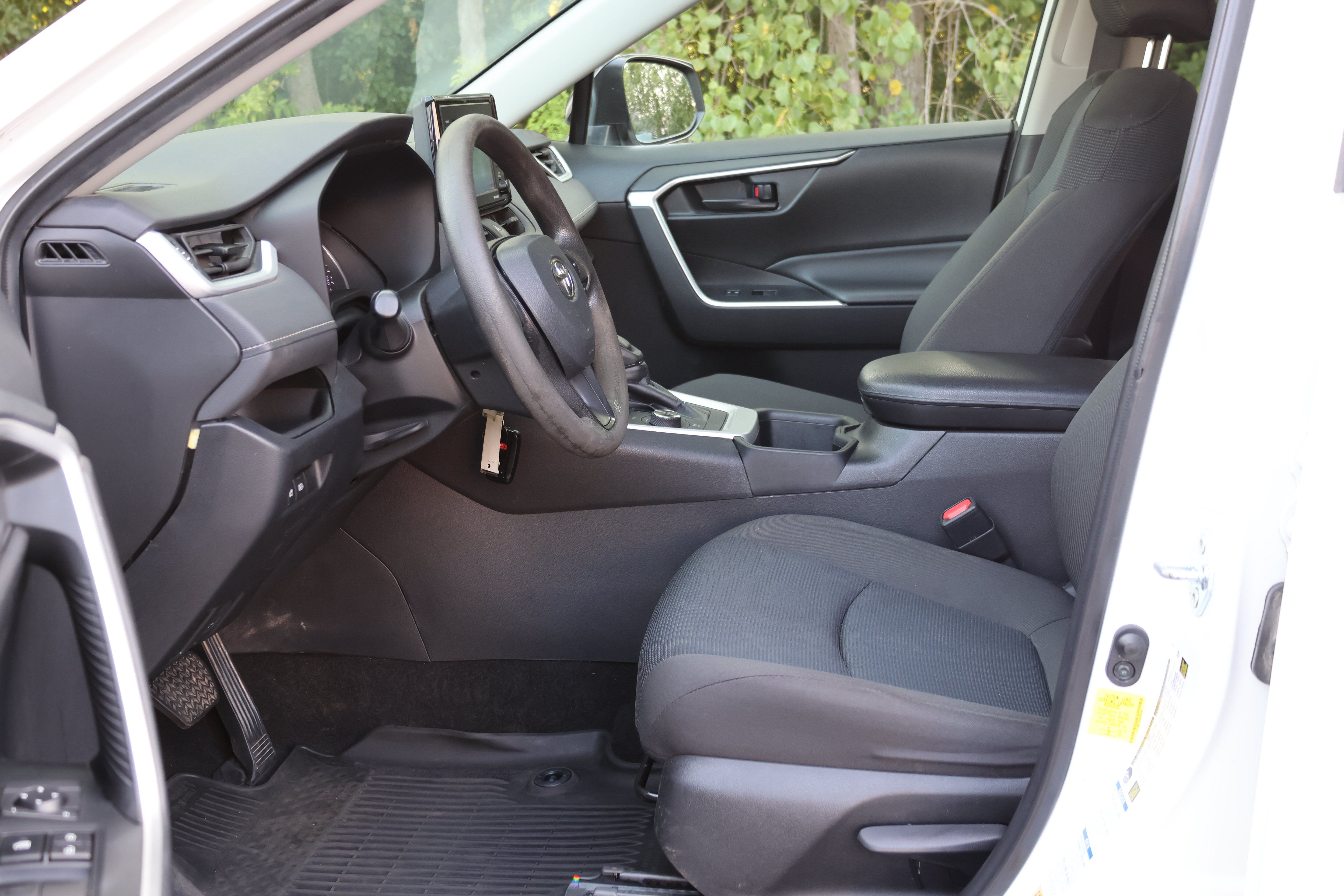 Used 2022 Toyota RAV4 LE AWD/4WD image 20