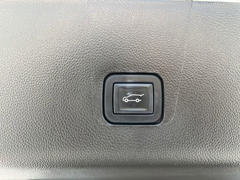 Used 2022 Chevrolet Traverse LT FWD image 51