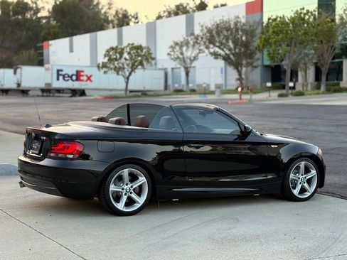 Used 2009 BMW 135i Convertible RWD image 12