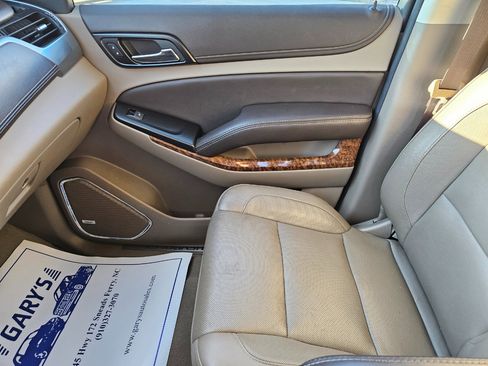 Used 2020 Chevrolet Suburban Premier image 14