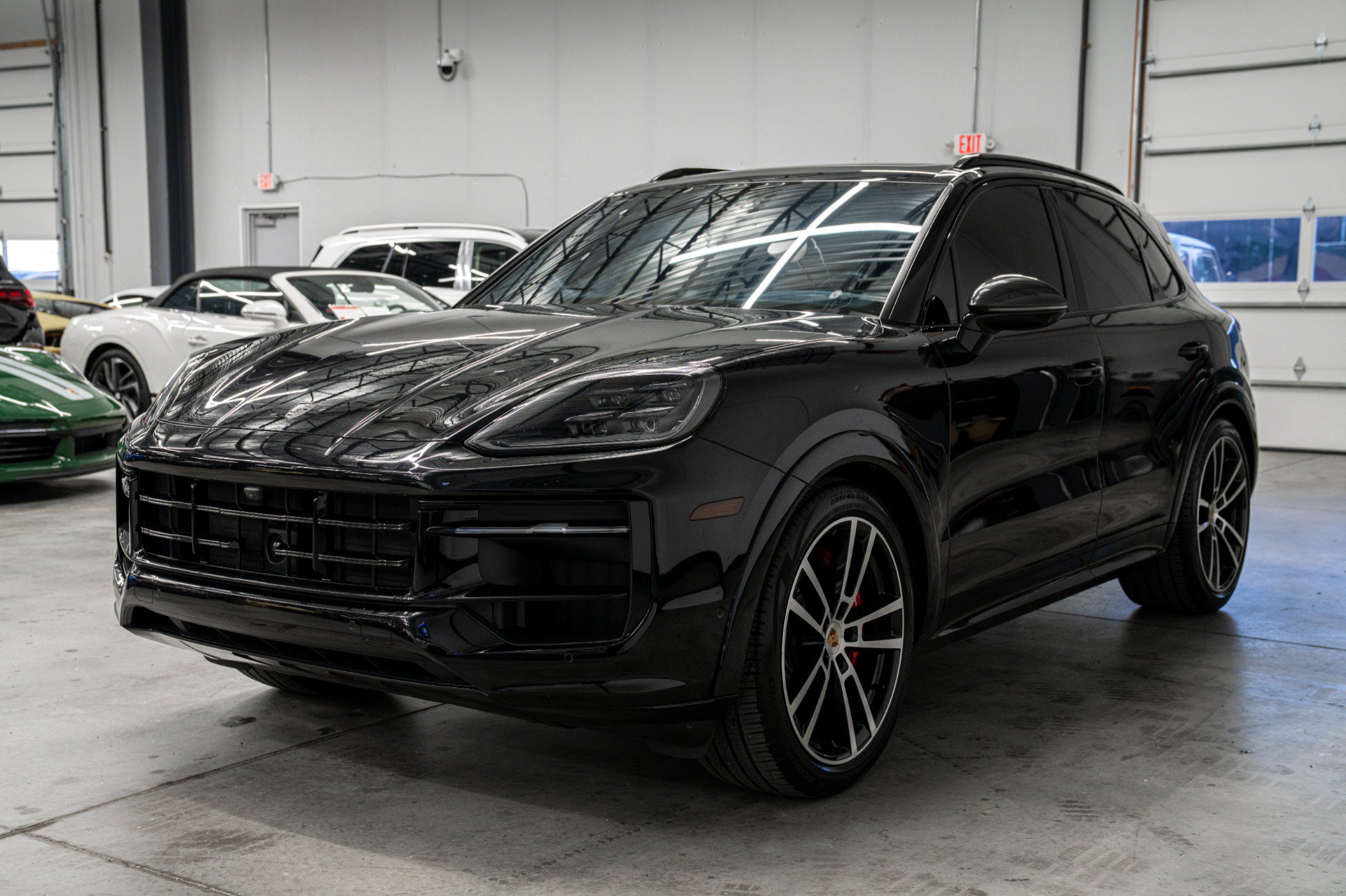Used 2025 Porsche Cayenne GTS AWD/4WD image 5