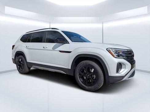 New 2026 Volkswagen Atlas Peak Edition image 1