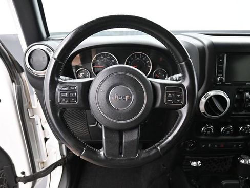 Used 2016 Jeep Wrangler Unlimited Sahara w/ Connectivity Group AWD/4WD image 12