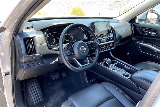 Used 2025 Nissan Pathfinder SL w/ Lighting Package (N92) AWD/4WD image 14