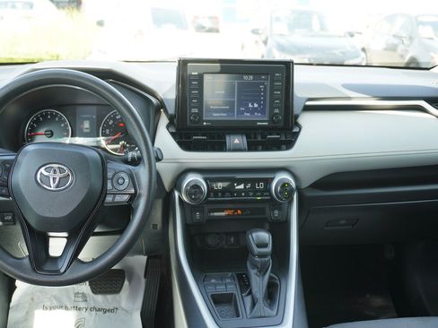 Used 2022 Toyota RAV4 XLE w/ Convenience Package FWD image 16