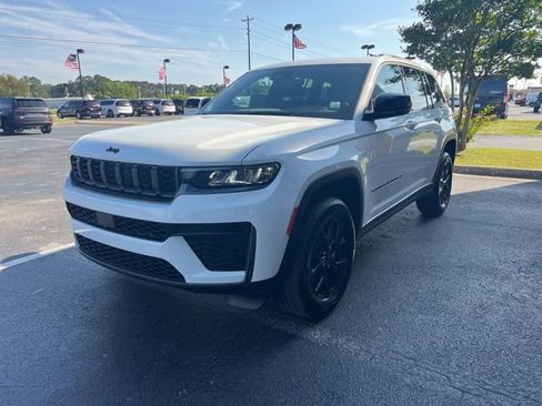 New 2026 Jeep Grand Cherokee Altitude RWD image 4
