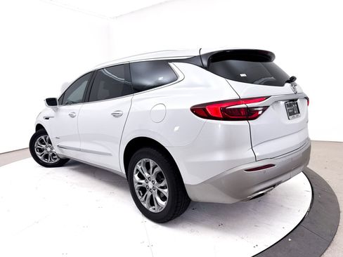 Used 2019 Buick Enclave Avenir w/ Avenir Technology Package FWD image 2