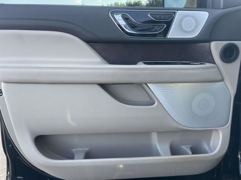 Used 2022 Lincoln Navigator L Reserve AWD/4WD image 17