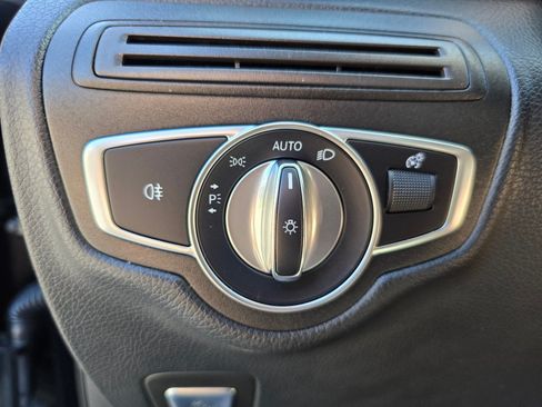 Used 2019 Mercedes-Benz GLC 300 4MATIC image 34