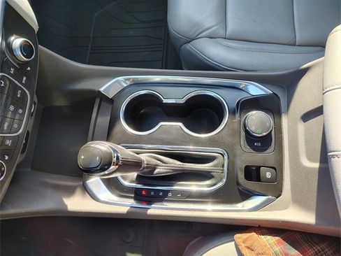 Used 2018 Chevrolet Traverse LT image 27