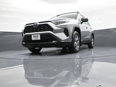 Used 2022 Toyota RAV4 LE AWD/4WD image 25