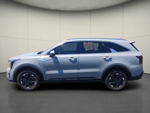 Used 2025 Kia Sorento S AWD/4WD image 4