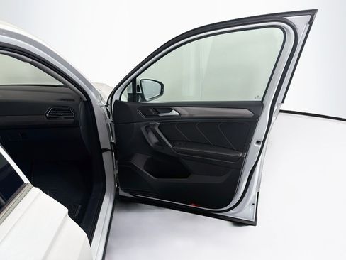 Used 2023 Volkswagen Tiguan SE FWD image 33
