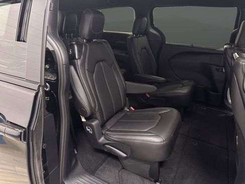 New 2026 Chrysler Pacifica Select image 32