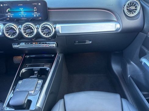 Used 2022 Mercedes-Benz GLB 250 image 28