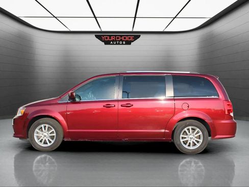 Used 2019 Dodge Grand Caravan SXT image 2