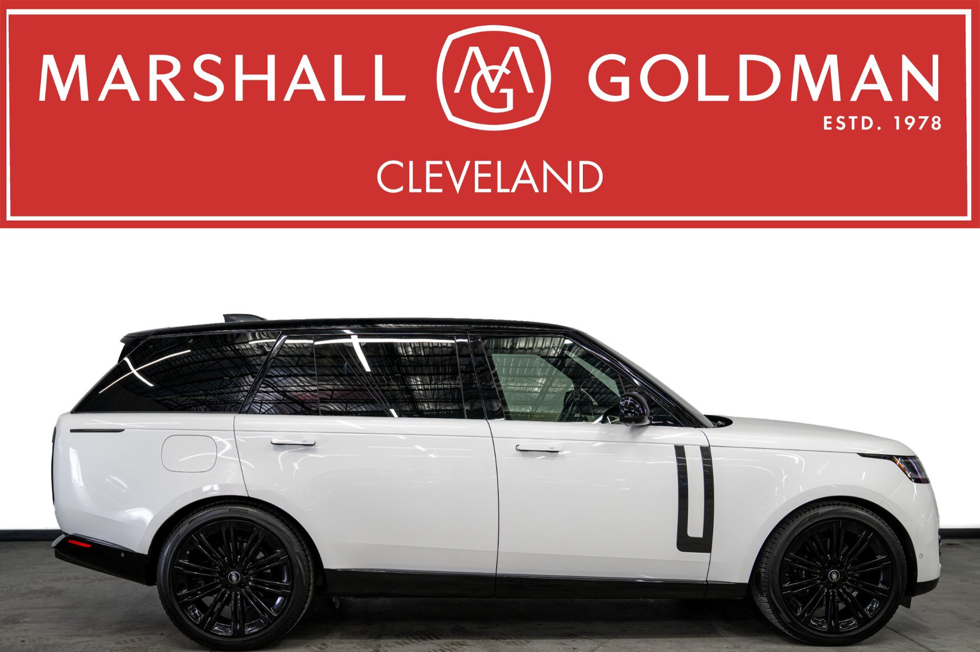 Used 2023 Land Rover Range Rover Long Wheelbase SE AWD/4WD image 1
