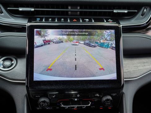 Used 2023 Jeep Grand Cherokee 4WD 4xe image 34