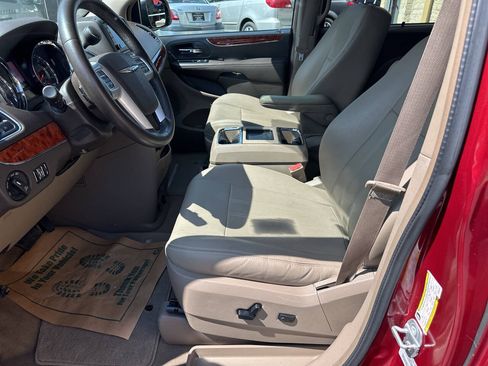 Used 2015 Chrysler Town & Country Touring w/ Driver Convenience Group FWD image 17