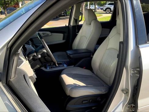 Used 2012 Chevrolet Traverse LTZ FWD image 23