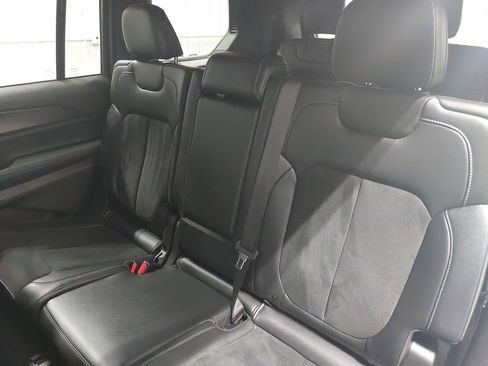 Used 2024 Jeep Grand Cherokee L Laredo image 16